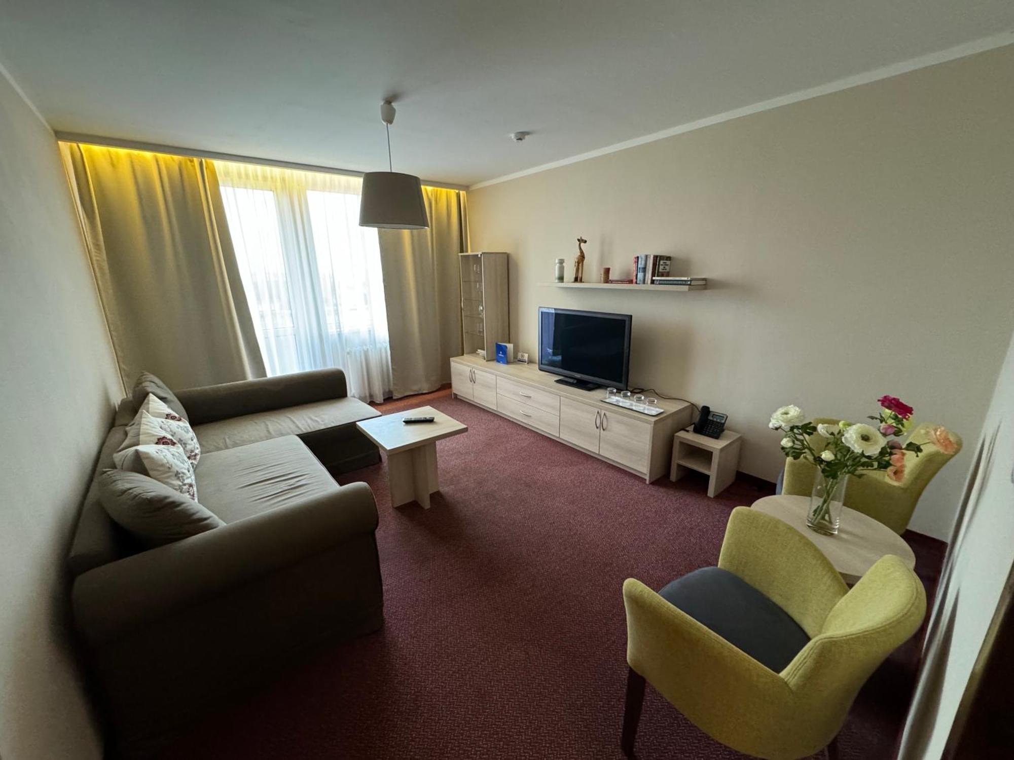 Hotel Spectrum Τρνάβα Εξωτερικό φωτογραφία